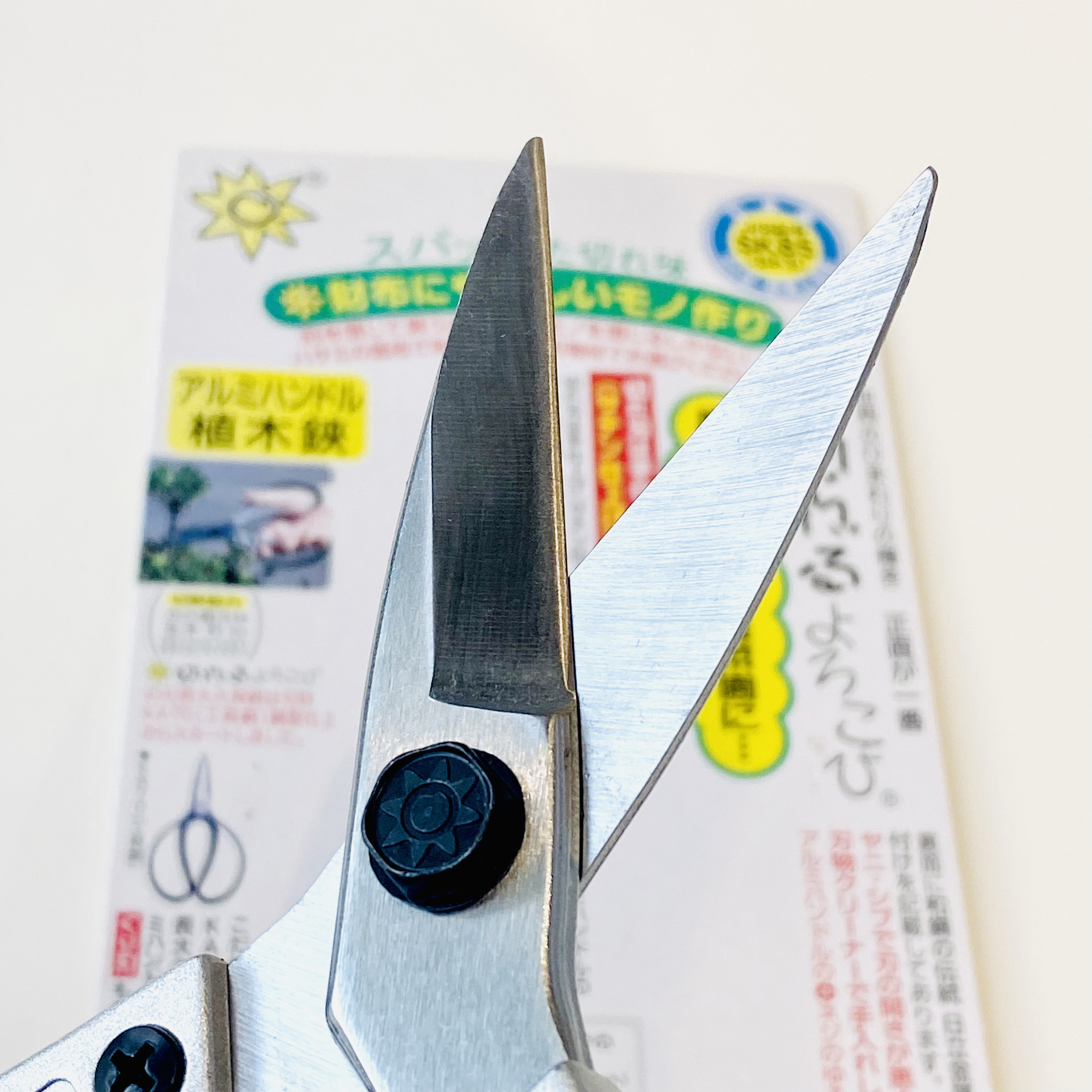 Kéo Làm Vườn Kiểu Cánh Bướm Tỉa Chồi Kireru YOROKOBI 200MM Nhật Bản: Lưỡi Thép Trắng SK 85 | Cán Nhôm bọc Su Mềm