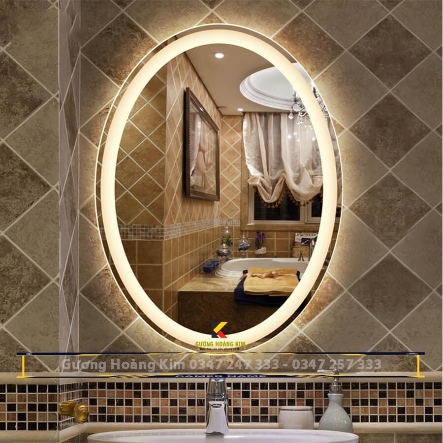 Gương cảm ừng có đèn led hình oval elip bầu dục nhà tắm phòng wc trang điểm makeup decor cao cấp treo tường kích thước 50x70cm ,60x80cm , và 70x90cm guonghoangkim mã HK-2001