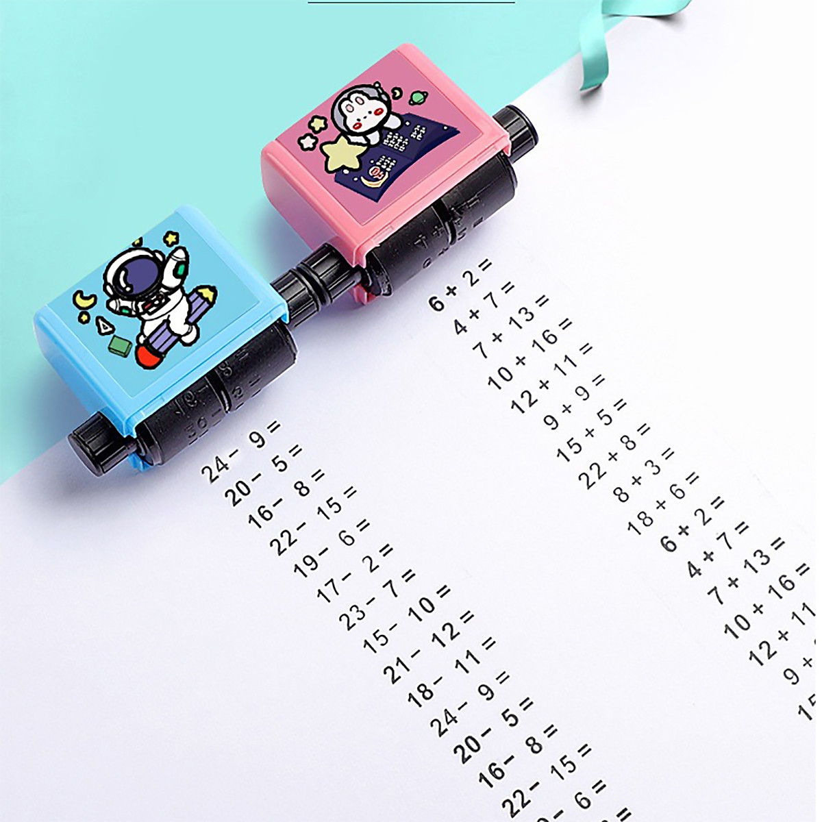 Máy In Mini Con Lăn Tạo Phép Tính Cộng, Trừ, Nhân, Chia Đơn Giản - Ra Bài Tập Toán Cho Các Bé Tiểu Học (Tặng kèm lọ mực)