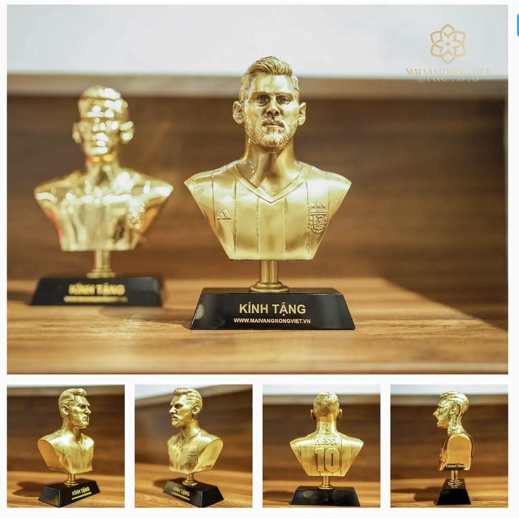 Tượng Messi giả cổ