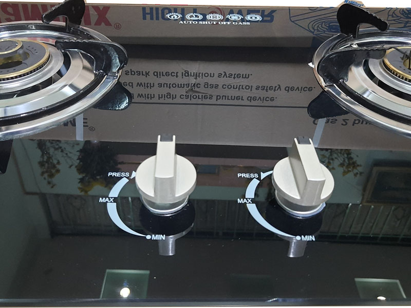 Bếp âm thế hệ mới Redhome TN808 tiết kiệm gas, đánh lửa mồi bằng cơ, hàng chính hãng