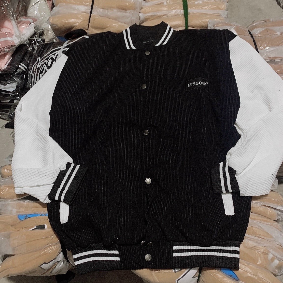 Áo khoác nam nữ - Bomber jacket Streetwear ZSHOP chất liệu nhung gân dày dặn form rộng rãi MISSOUT,  Áo khoác nam nữ - Bomber jacket YAYSHOP chất liệu nhung gân dày dặn form rộng rãi MISSOUT