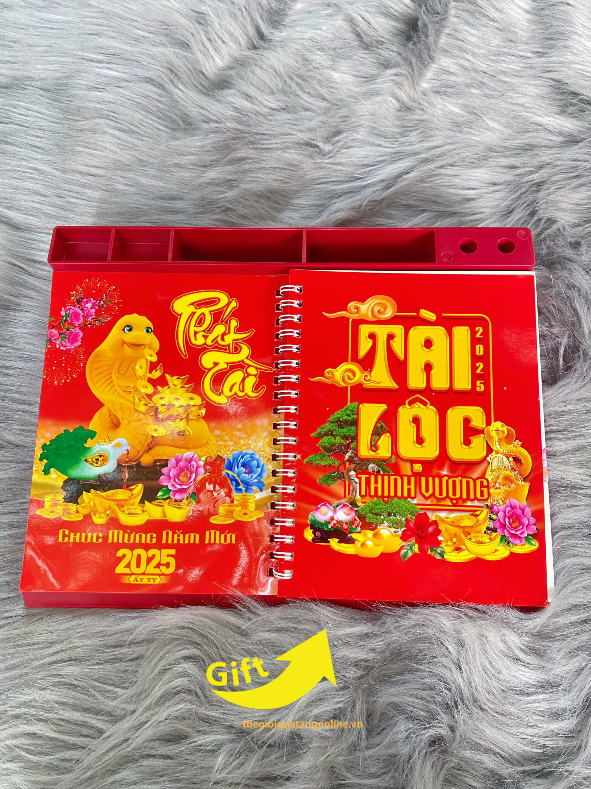 Lịch chữ A để bàn 2025 đế nhựa, kích thước 13x28cm hoặc 17x28cm, loại ngang