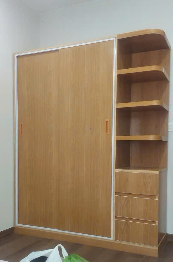 Tủ áo Ecoplast 2 cánh lùa và kệ Juno Sofa KT 1m6 x 2m màu gỗ