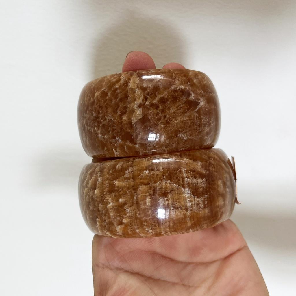 Vòng tay đá thật màu vàng mật bản 3cm ngọc nhiều size cho người mệnh KIM và THỔ