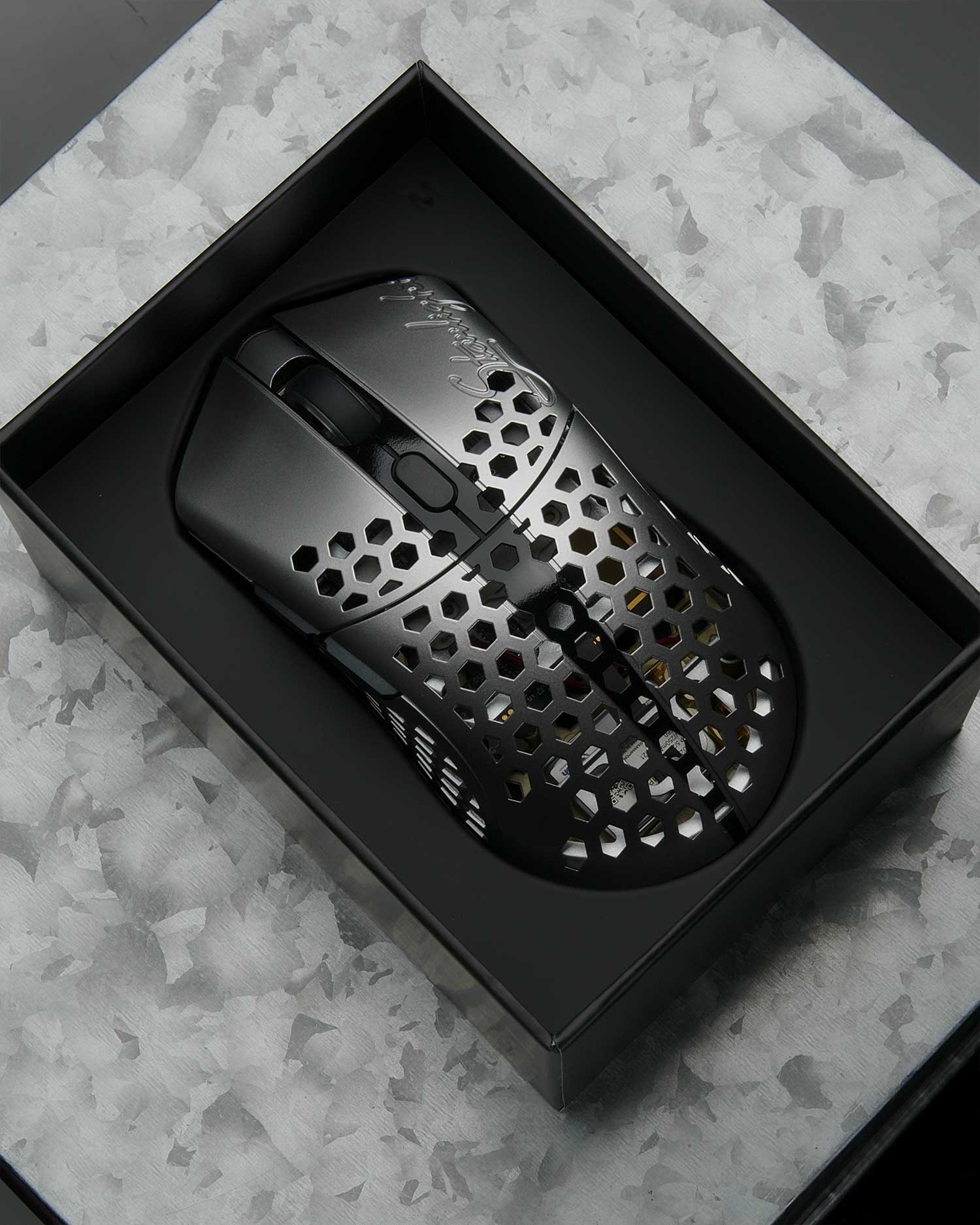 Chuột không dây siêu nhẹ Finalmouse Starlight Pro - TenZ Limited Edition Small - Hàng Chính Hãng