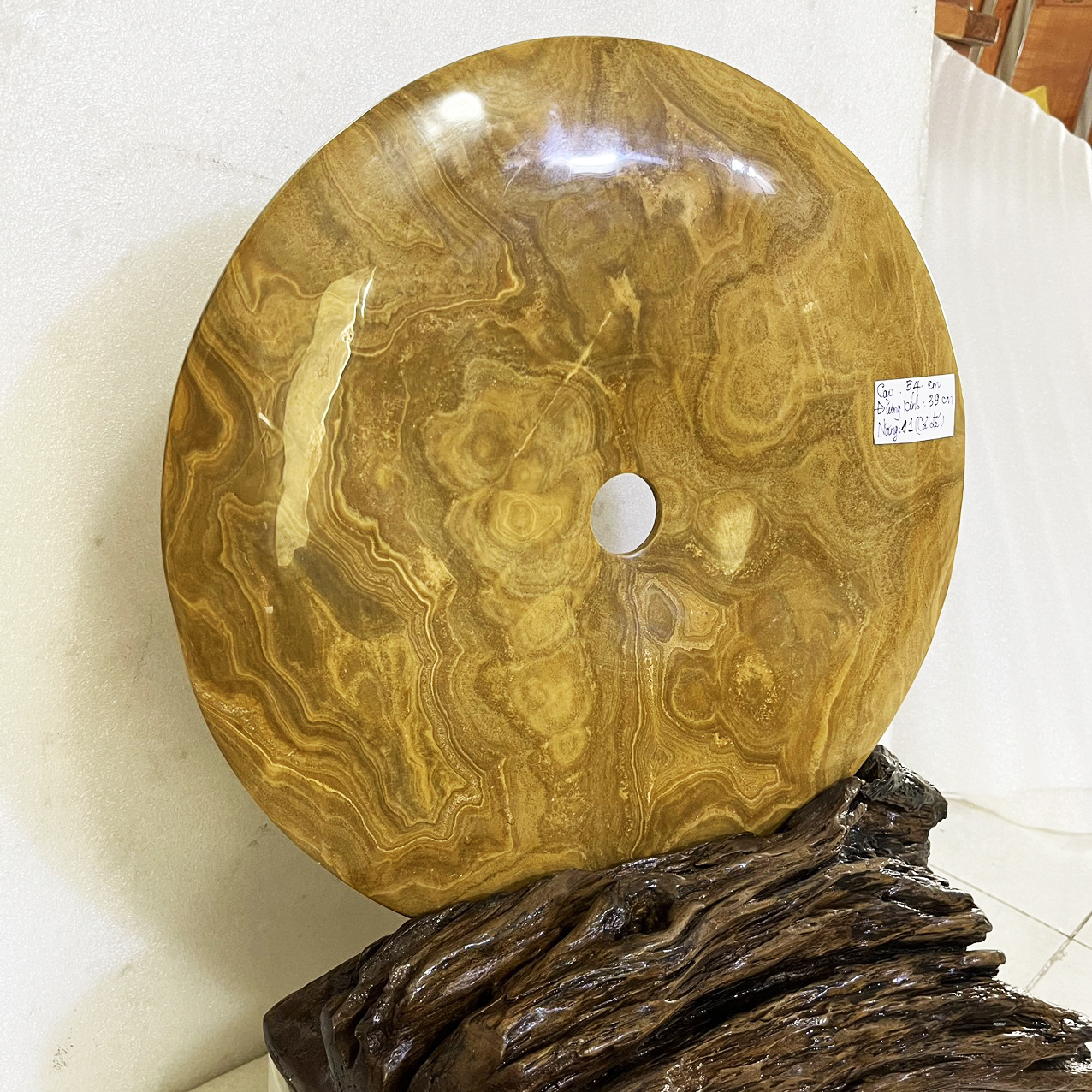 Đồng điếu, đồng tiền đá tự nhiên đường kính 39cm màu vàng nâu vân gỗ cho mệnh Kim và Thổ