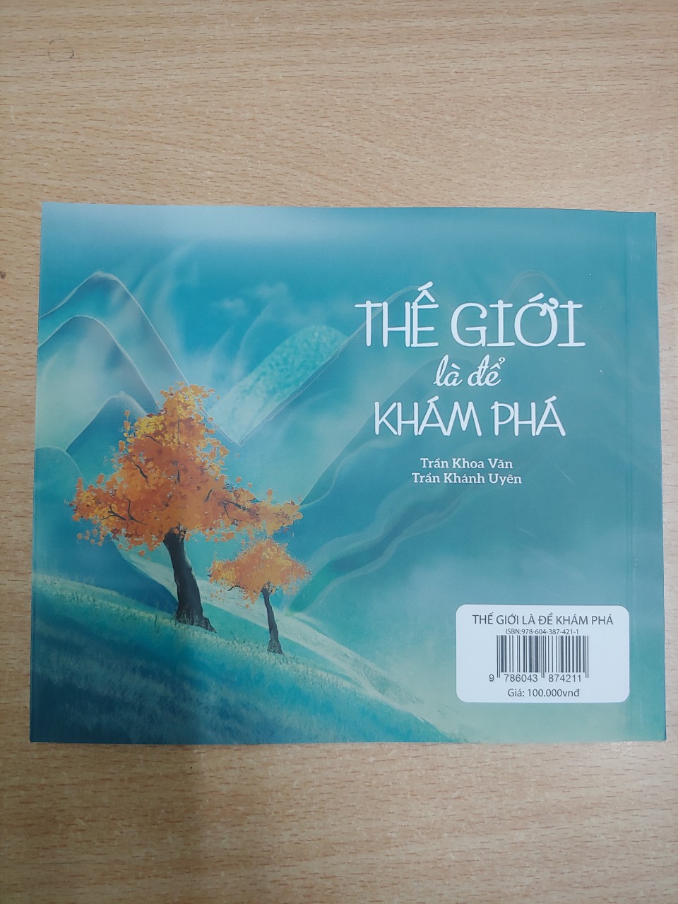 Thế giới là để khám phá - Trần Văn Khoa, Trần Khánh Uyên
