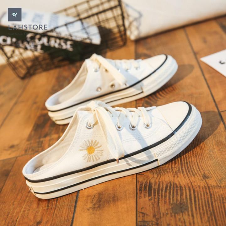 Giày thể thao ulzzang nữ thêu hoa cúc. Chất liệu vải canvas, Đế cao su chống trơn trượt. LAH STORES GVCNU01