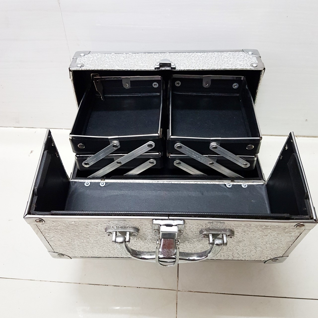 Thanh lý cốp xuất khẩu cao cấp bọc góc viền cạnh, đựng đồ phun xăm, nail, nối mi, mỹ phẩm make up trang điểm quai inox size 30x20x25cm