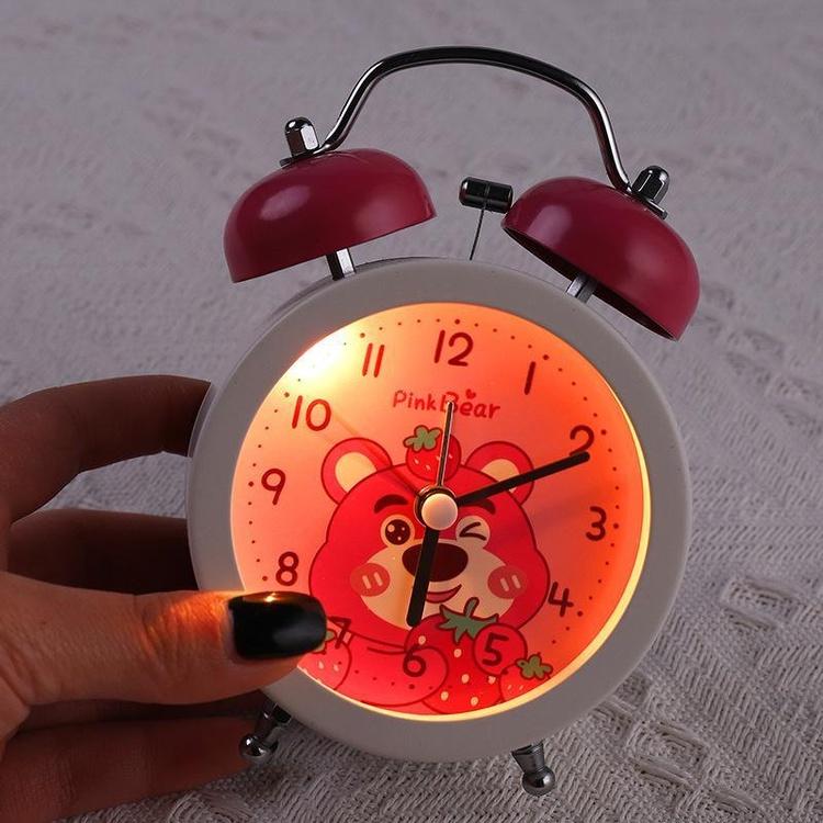 Đồng hồ báo thức bằng kim loại họa tiết Gấu dâu dễ thương (kèm hộp đựng siêu xinh)