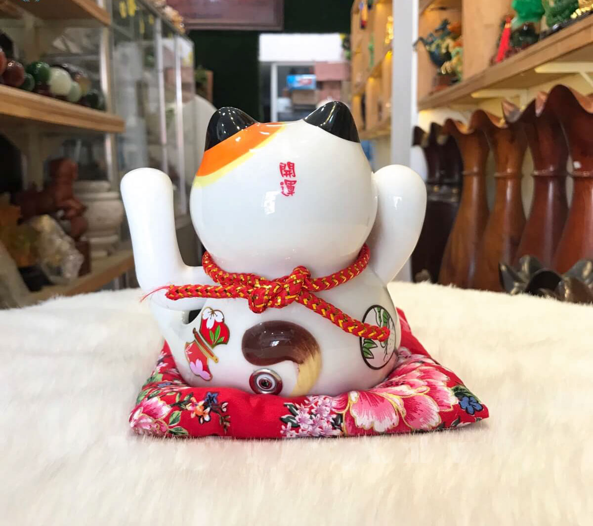 Mèo Thần Tài  Maneki Neko  vẫy tay chiêu tài lộc 16cm bằng gốm sứ - mẫu giao ngẫu nhiên