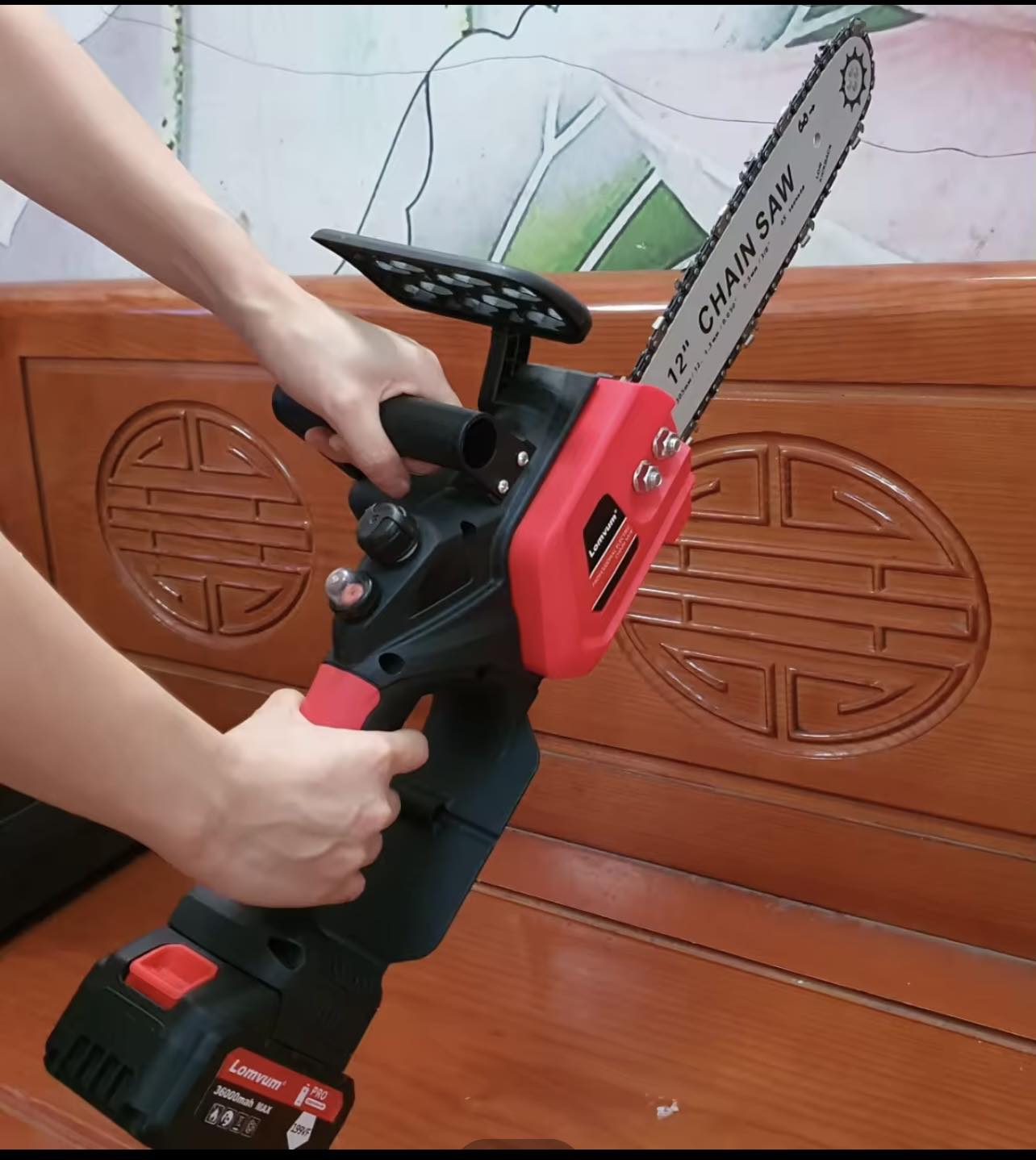 Máy Cưa Xích Cầm Tay Dùng Pin Lam Xích 12 Inch - Pin 10 Cell Dung Lương Lớn