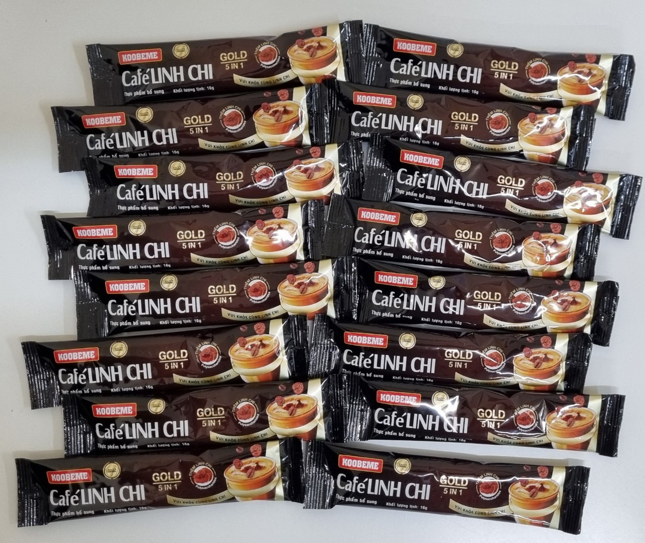 Cà phê hoà tan Café Linh Chi 5in1 Koobeme Gold vị đậm đà thêm Linh Chi tăng sức đề kháng Hộp 18gói