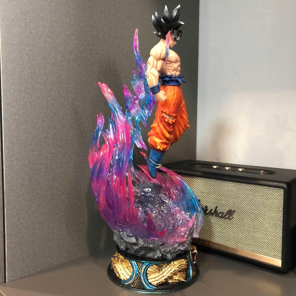 Mô hình Son Goku đẫm máu 3 đầu 52 cm có LED
