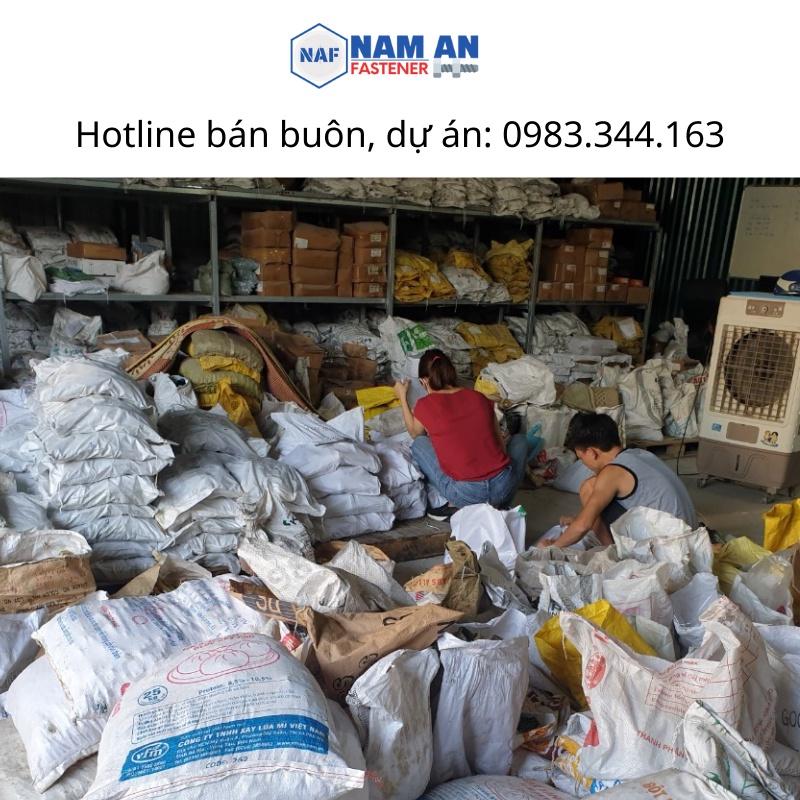 100 con Đai ốc cài M6, M8, Đai ốc cài mạ Niken chuyên dùng trong Tủ điện