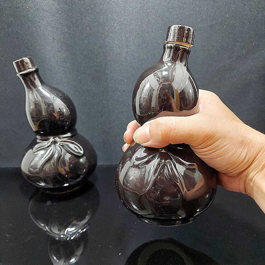 Bình Đựng Rượu Gốm Sứ 500ML Bát Tràng cao cấp mẫu Hồ Lô nghiêng màu đen bóng - Nậm Rượu Đẹp (L4A)