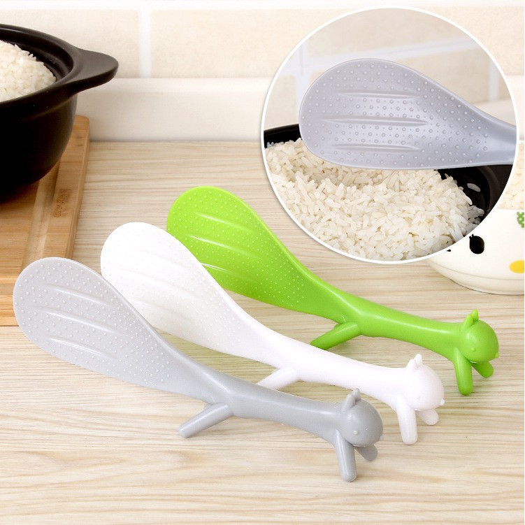 Vá xới cơm hình chú sóc HT143 - Giao Ngẫu Nhiên