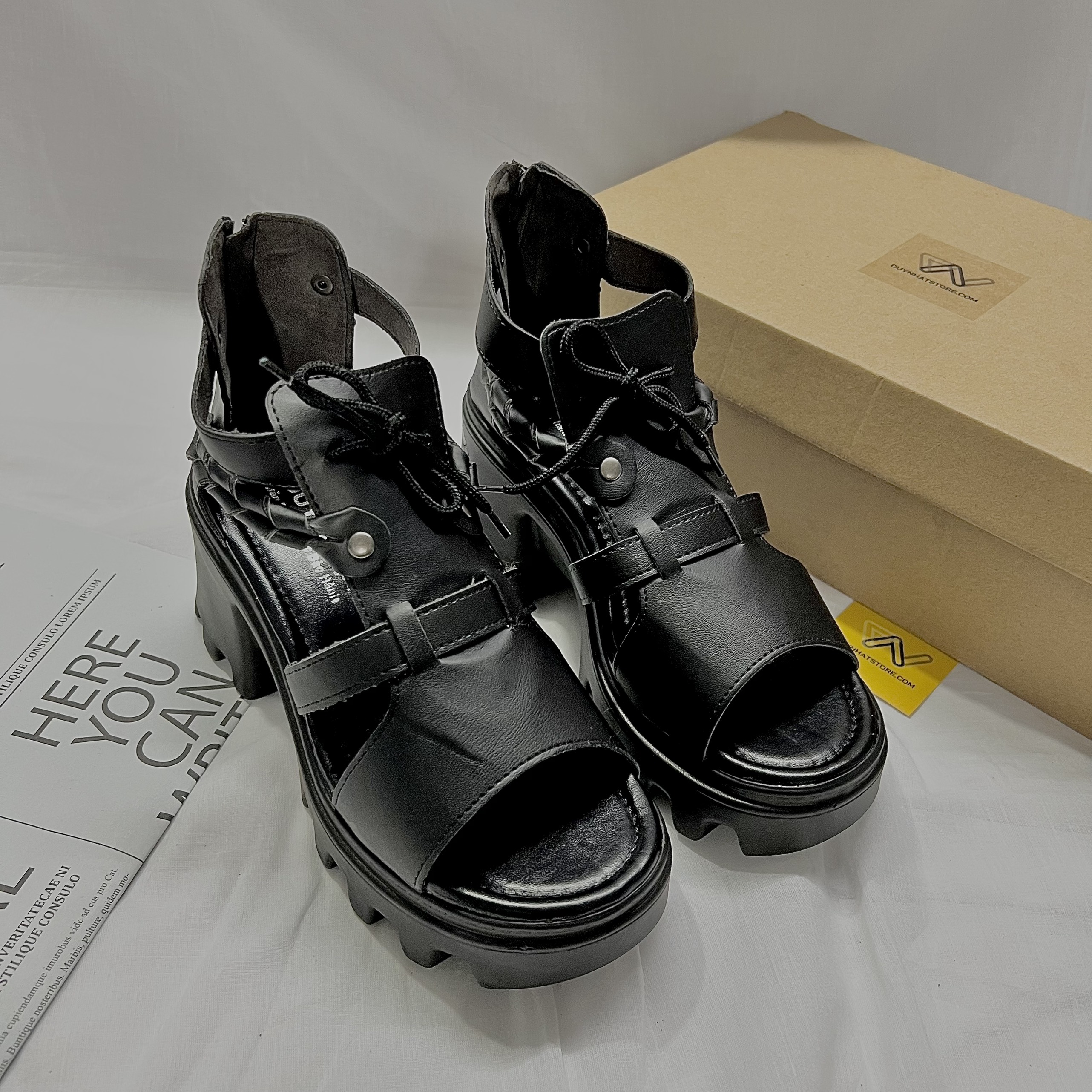 Giày Sandal Nữ Quai Ngang Đế Độn Bánh Mì Màu Trắng Đen Boots Duy Nhật Store Bền Uzzang Chiến Binh Dây Kéo Cao 7cm Cột