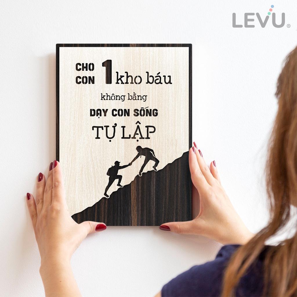 Tranh động lực học LEVU LV046 "Cho con 1 kho báu không bằng dạy con sống tự lập"