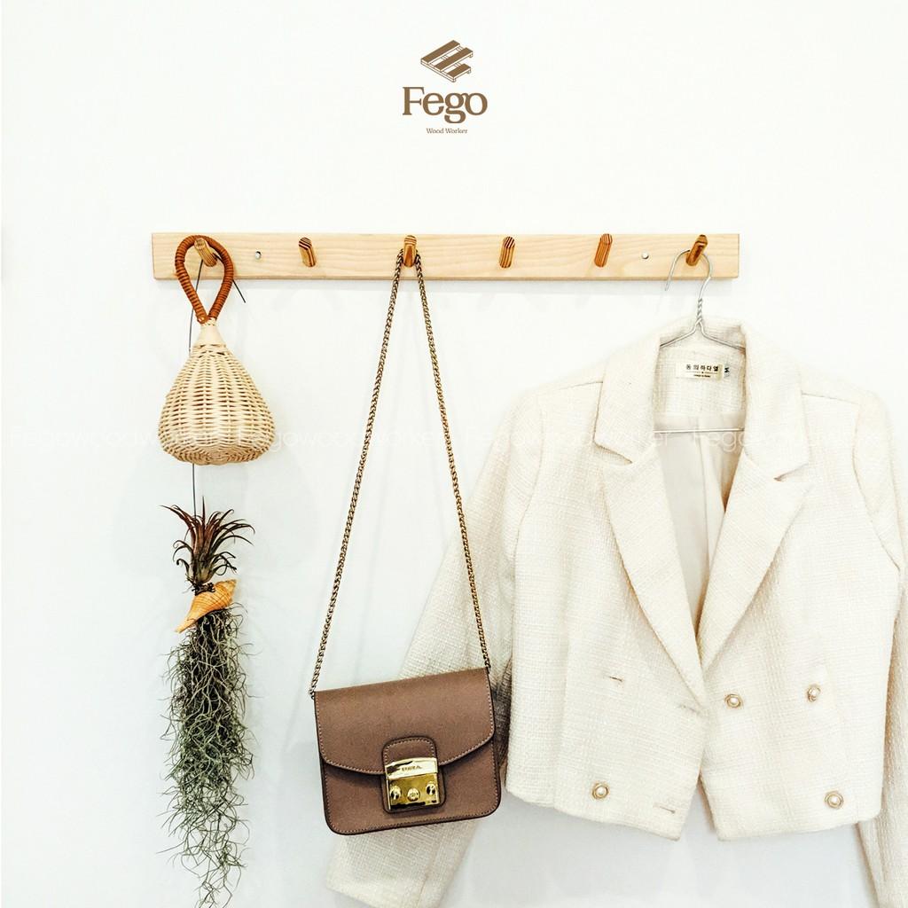 Móc treo quần áo gỗ gắn tường FEGO/ Thanh treo đồ đa năng, móc túi xách, áo khoác cửa ra vào