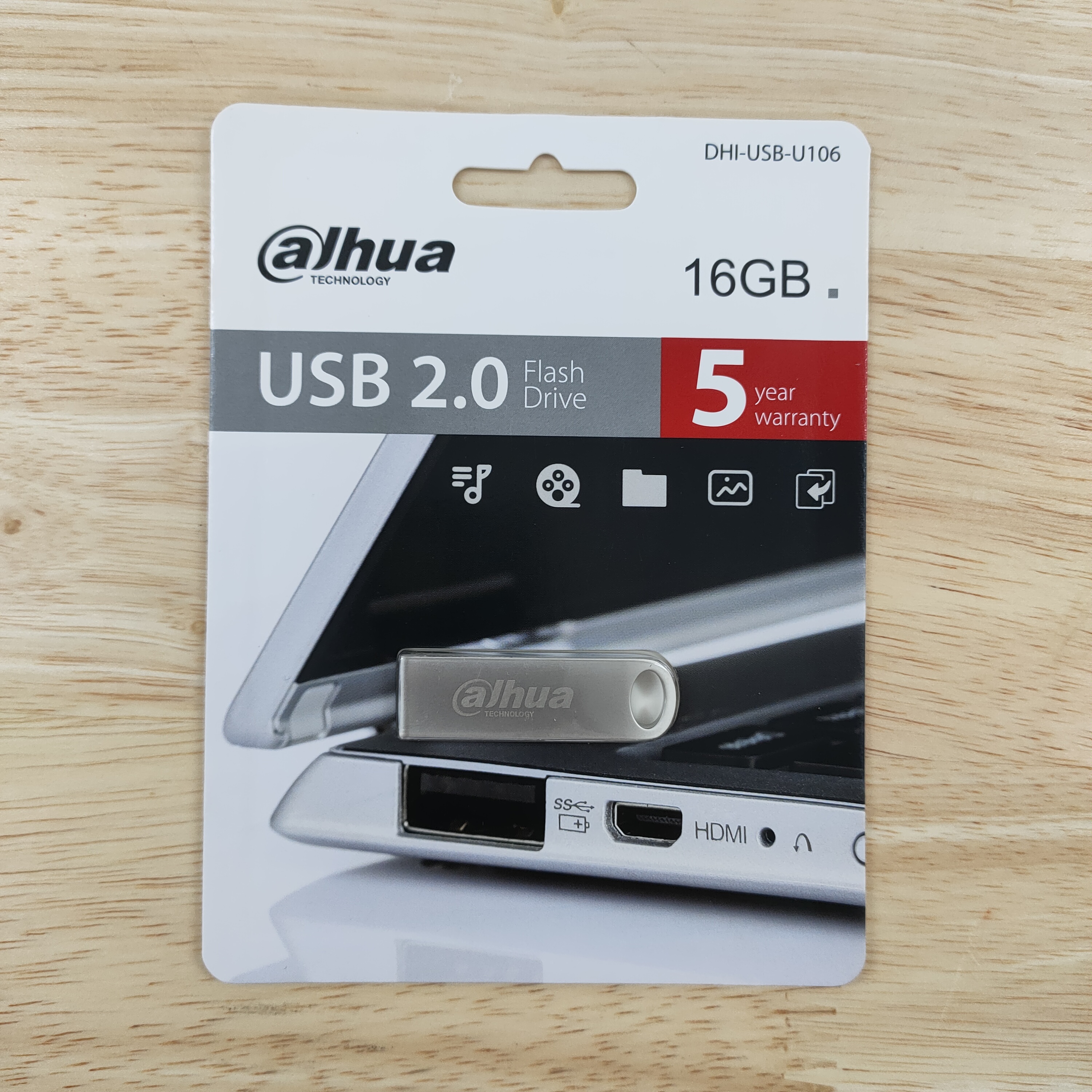 USB 2.0 Dahua U106 16GB Vỏ kim loại có khuyên móc - Hàng chính hãng