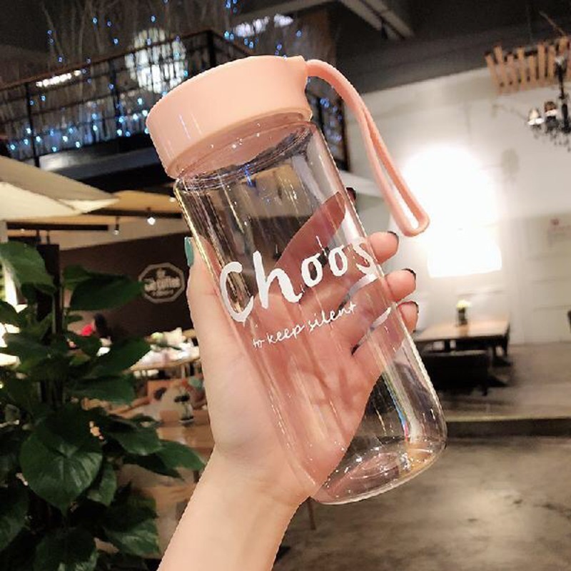 Bình nước cá nhân thời tràng thể thao chất liệu nhựa nắp vặn dây đeo 600ml