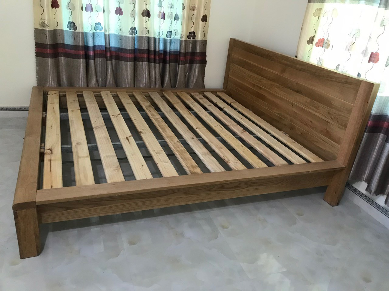 Giường ngủ gỗ sồi Juno Sofa 1m6 + 2 hộc kéo kèm tủ đầu giường hiện đại