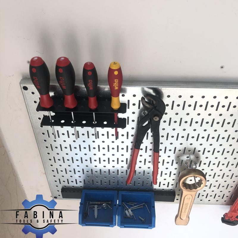 Tấm lưới Pegboard mạ kẽm kèm phụ kiện treo tường