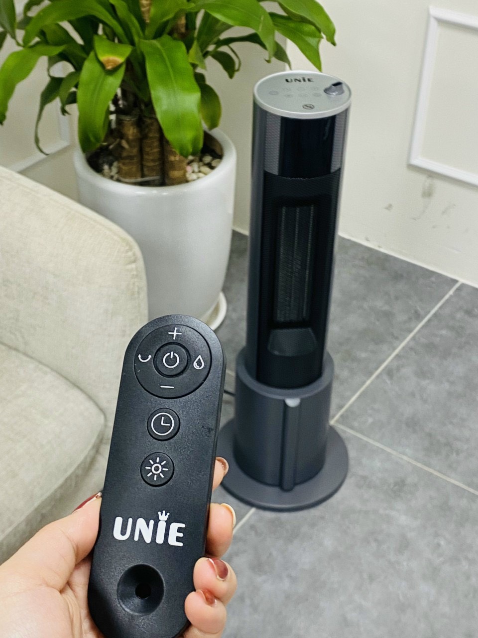 Máy sưởi gốm làm ấm không gian UNIE UE-129 công suất 2200W - Hàng chính hãng