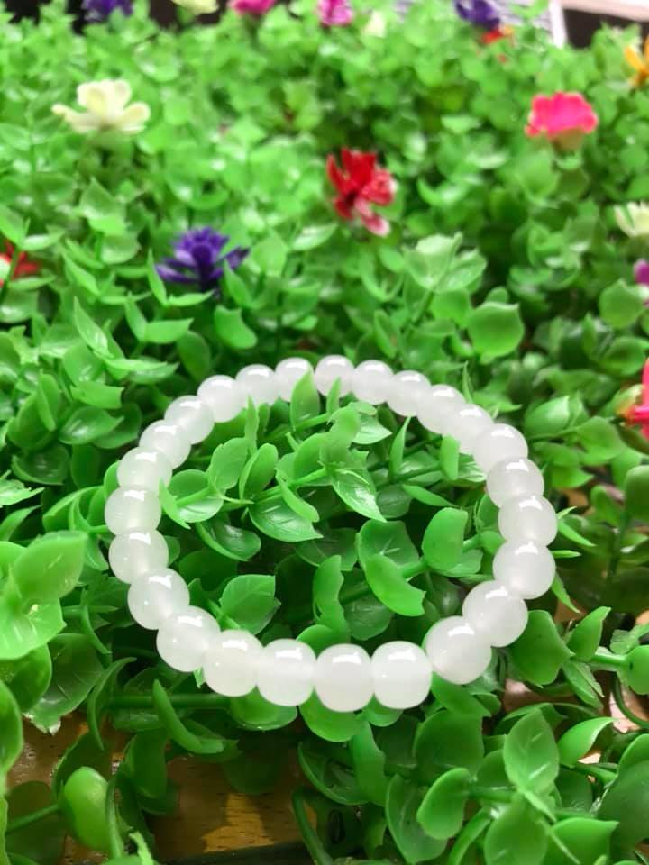 Vòng Tay Phong Thủy May Mắn Đá Ngọc Hoà Điền TRẮNG Tự Nhiên Size 8mm Màu Trắng Ngọc bóng đẹp Nữ mệnh Kim mệnh Thủy ạ