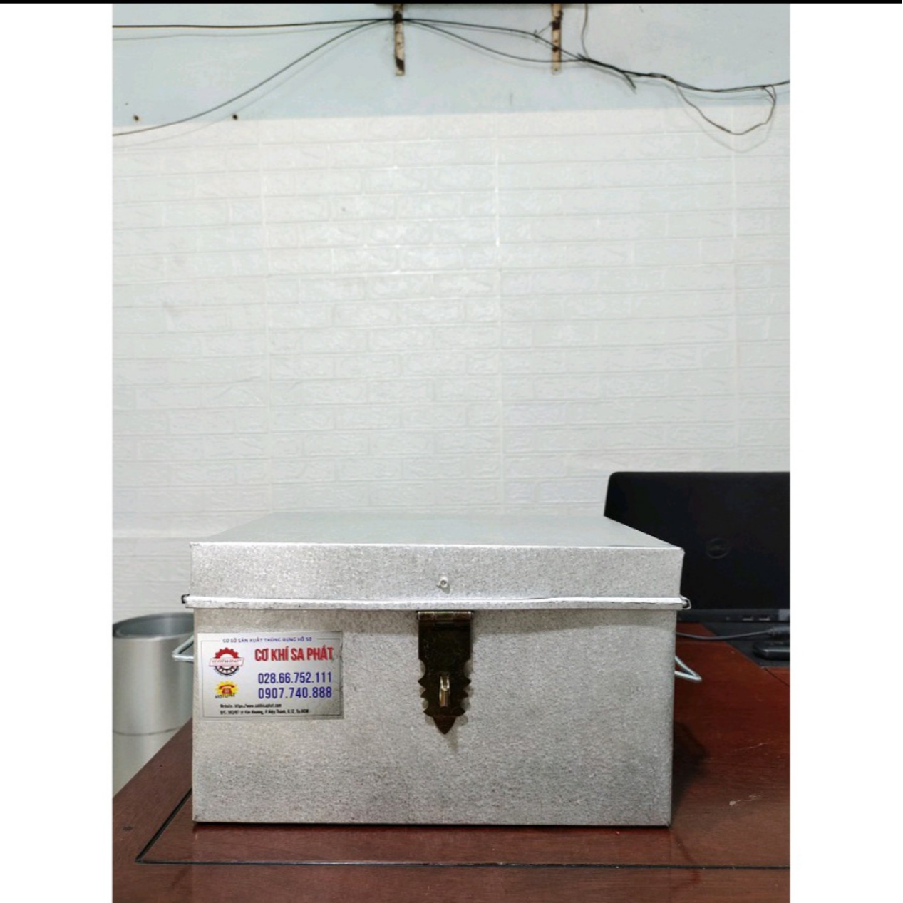 Thùng tôn nhỏ đựng đồ cá nhân, đựng tiền, tặng ổ khóa kt 30x20x15