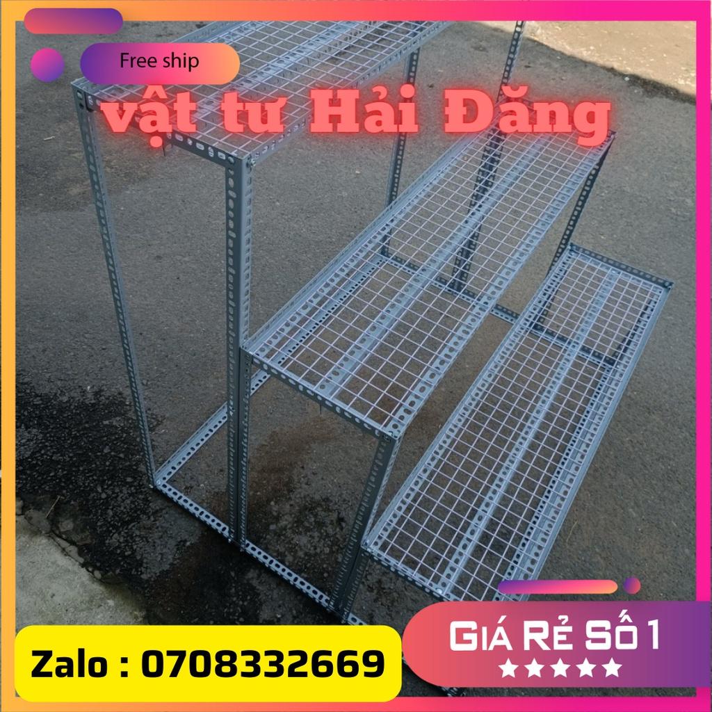 Kệ sắt bậc thang 3 tầng vỉ lưới ô vuông,giá,kệ đang năng nhiều kích thước,có bánh xe