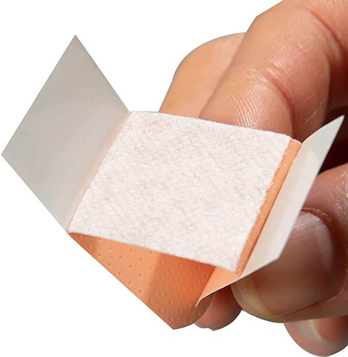 Hộp 100 băng cá nhân. Với nhiều kích thước khác nhau. Băng cá nhân thông thoáng, độ dính cao, độ co giãn tốt, bảo vệ các vết thương hở