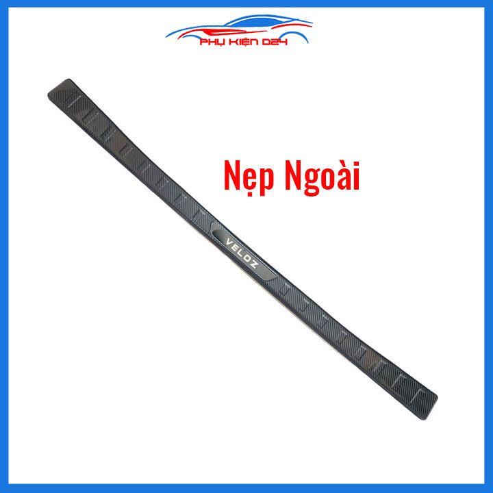 Ốp chống trầy cốp Veloz 2022-2023 vân cacbon sáng bóng chống trầy bảo vệ xe
