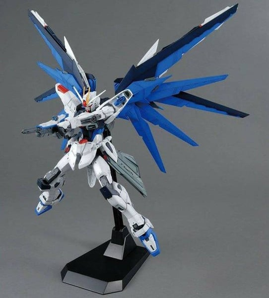 Mô Hình Lắp Ráp FREEDOM GUNDAM VER 2.0 - MG - 1/100 - MÔ HÌNH CHÍNH HÃNG BANDAI