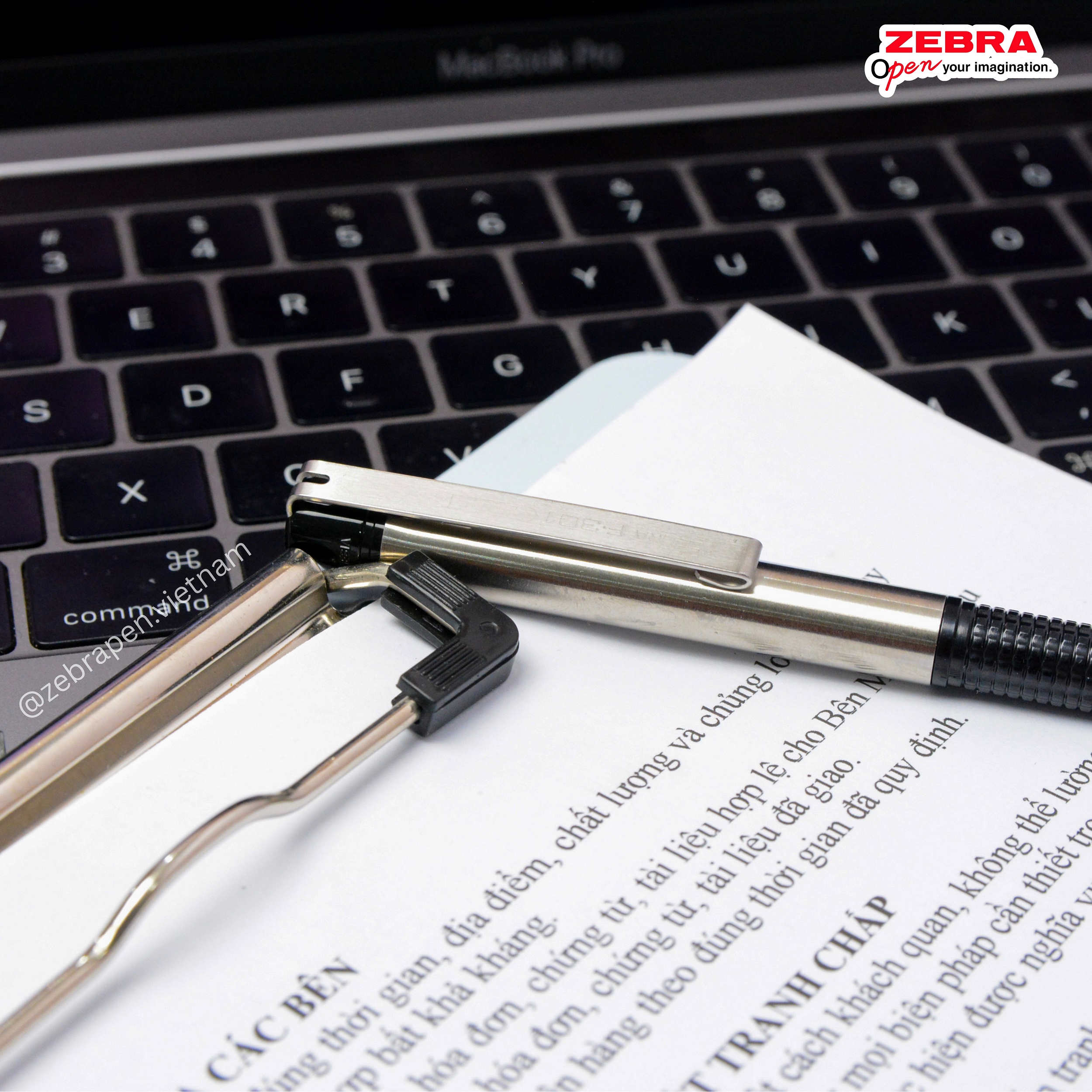 Bút Bi Cao Cấp F.301 Compact 0.7mm Zebra Pen - Mực Xanh, Thân Kim Loại, Nhẹ 12.3g [CHÍNH HÃNG]