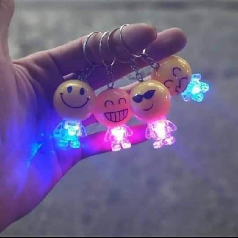 Móc khóa mặt cười Emoji có đèn phát sáng-Móc khóa mặt cười Emoji có đèn phát sáng-Móc khóa mặt cười Emoji với đèn phát s