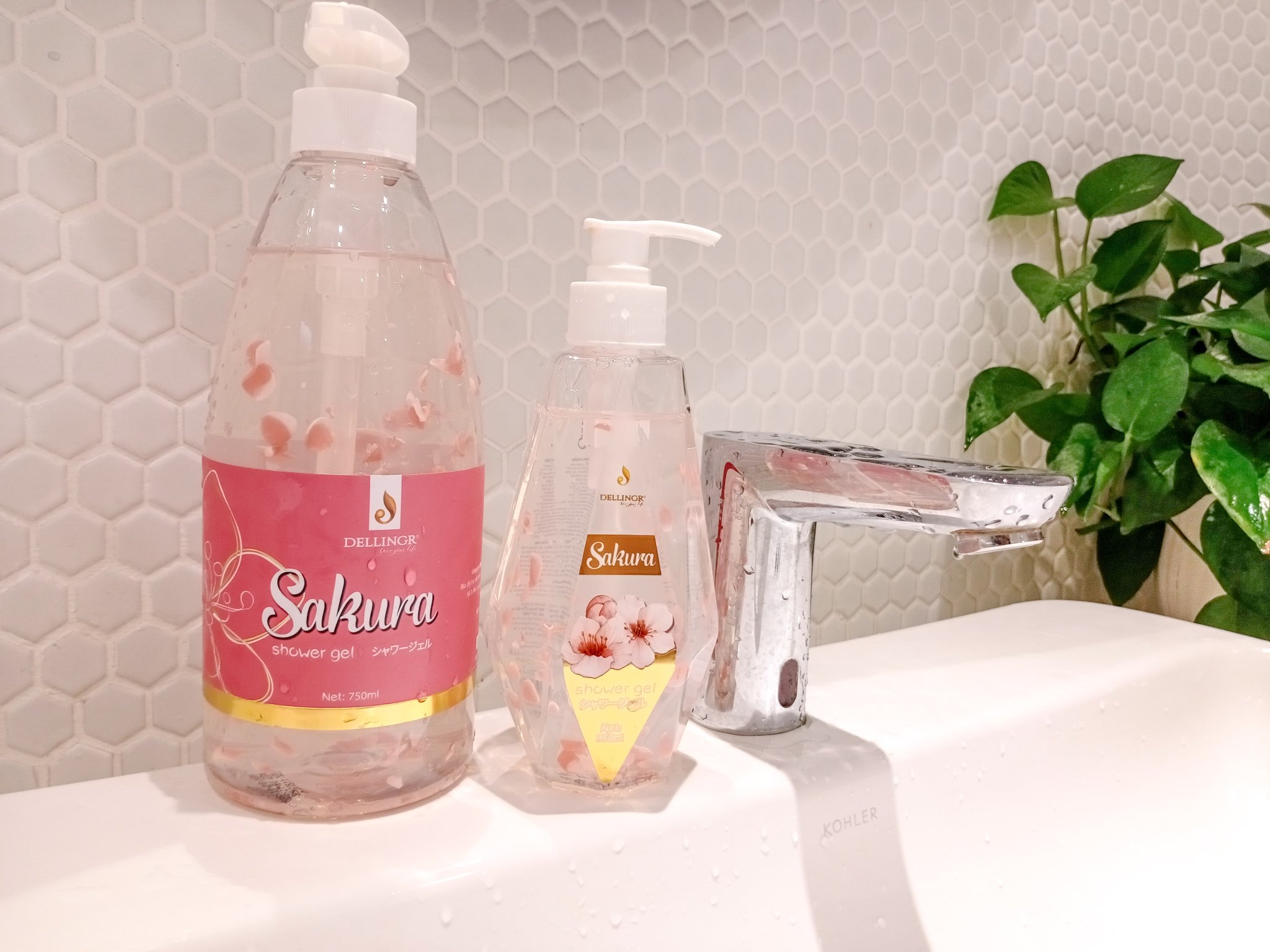 Sữa tắm hoa anh đào Sakura thơm mềm mịn quyến rũ lưu hương 750ml