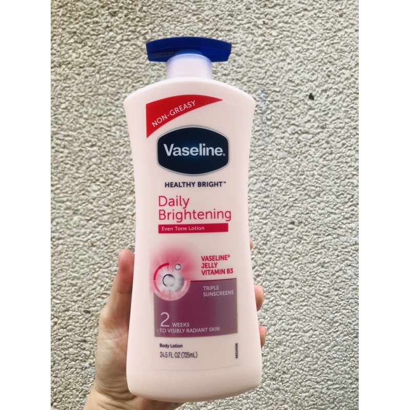 Sữa dưỡng thể Vaseline dưỡng trắng da 725ml