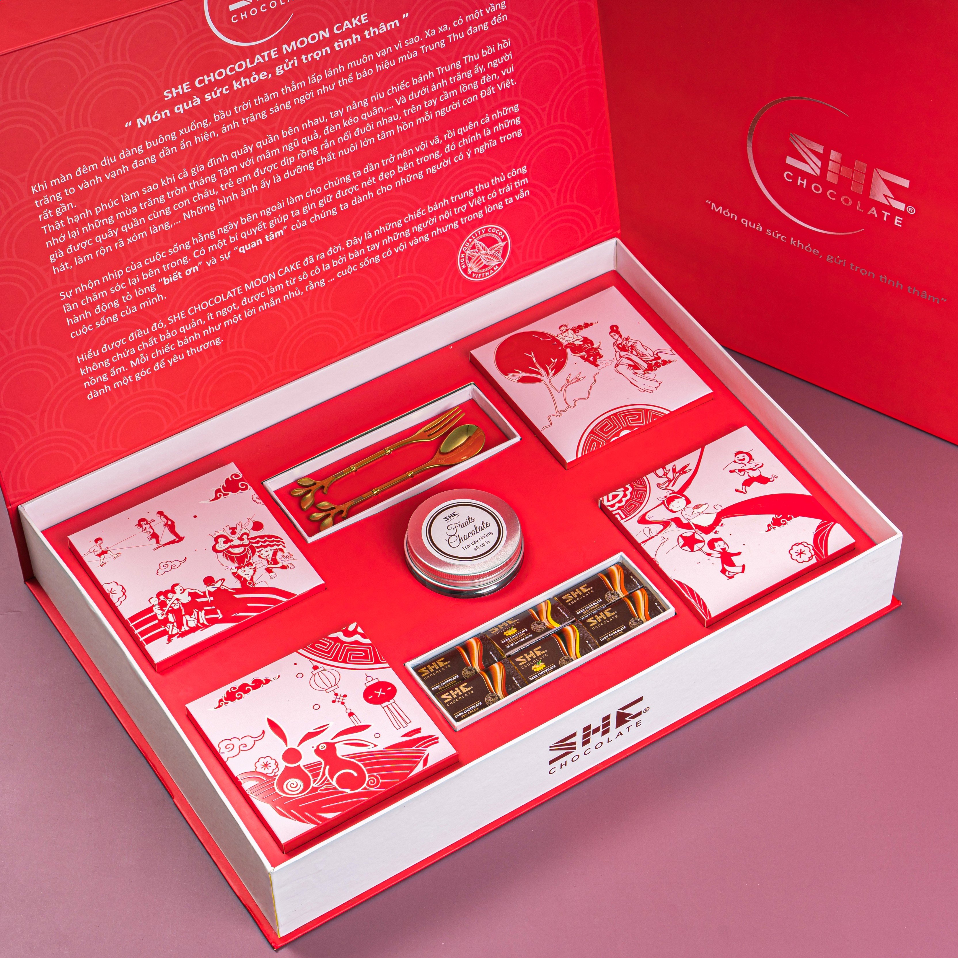 Bộ quà Ánh Trăng Hồng 4 bánh trung thu sô cô la 2022 SHE Chocolate - Món quà sức khỏe xứng đáng dành tặng người thân