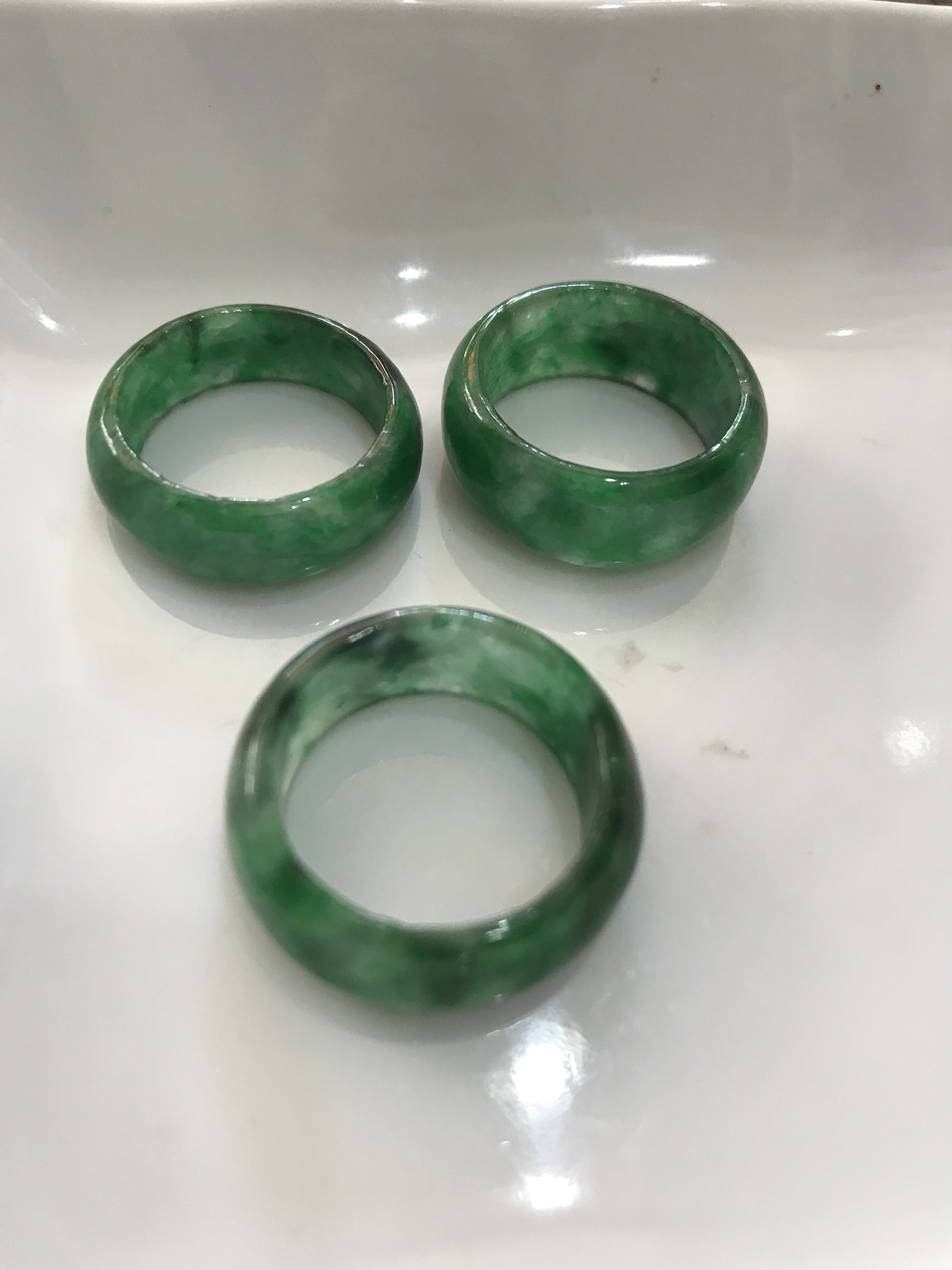 Nhẫn Nữ Đá Cẩm Thạch Xanh Đậm bóng đẹp Ni 18mm Cao 14mm Dầy 3mm ạ