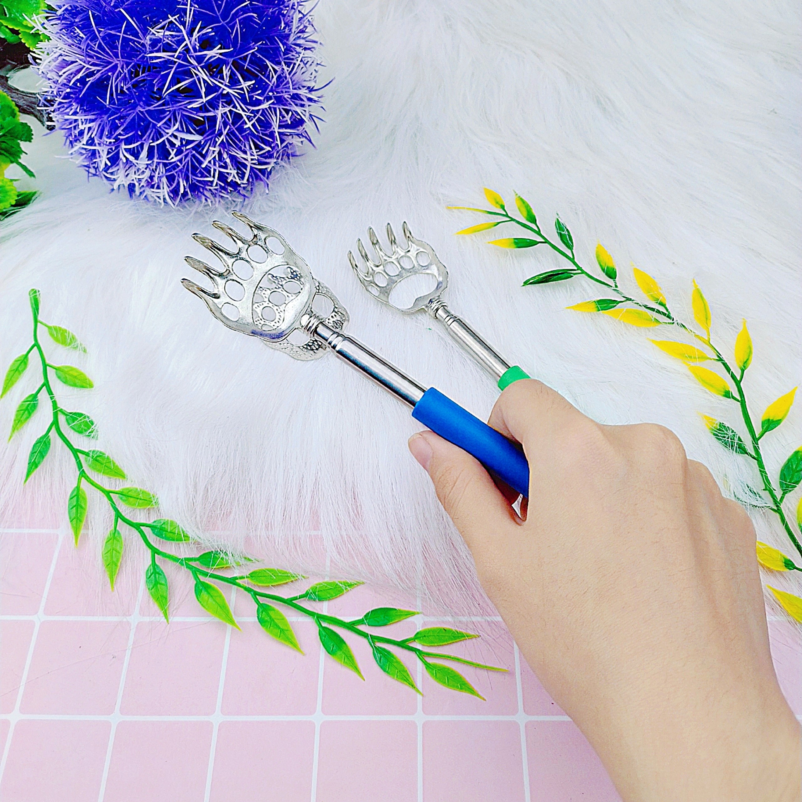 Cây gãi lưng hình vuốt gấu độc đáo có thể kéo dài thu ngắn tùy ý
