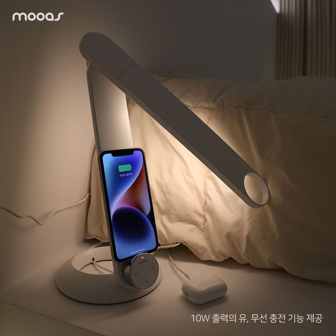 Đèn chống cận kiêm sạc không dây Mooas - Hàn Quốc