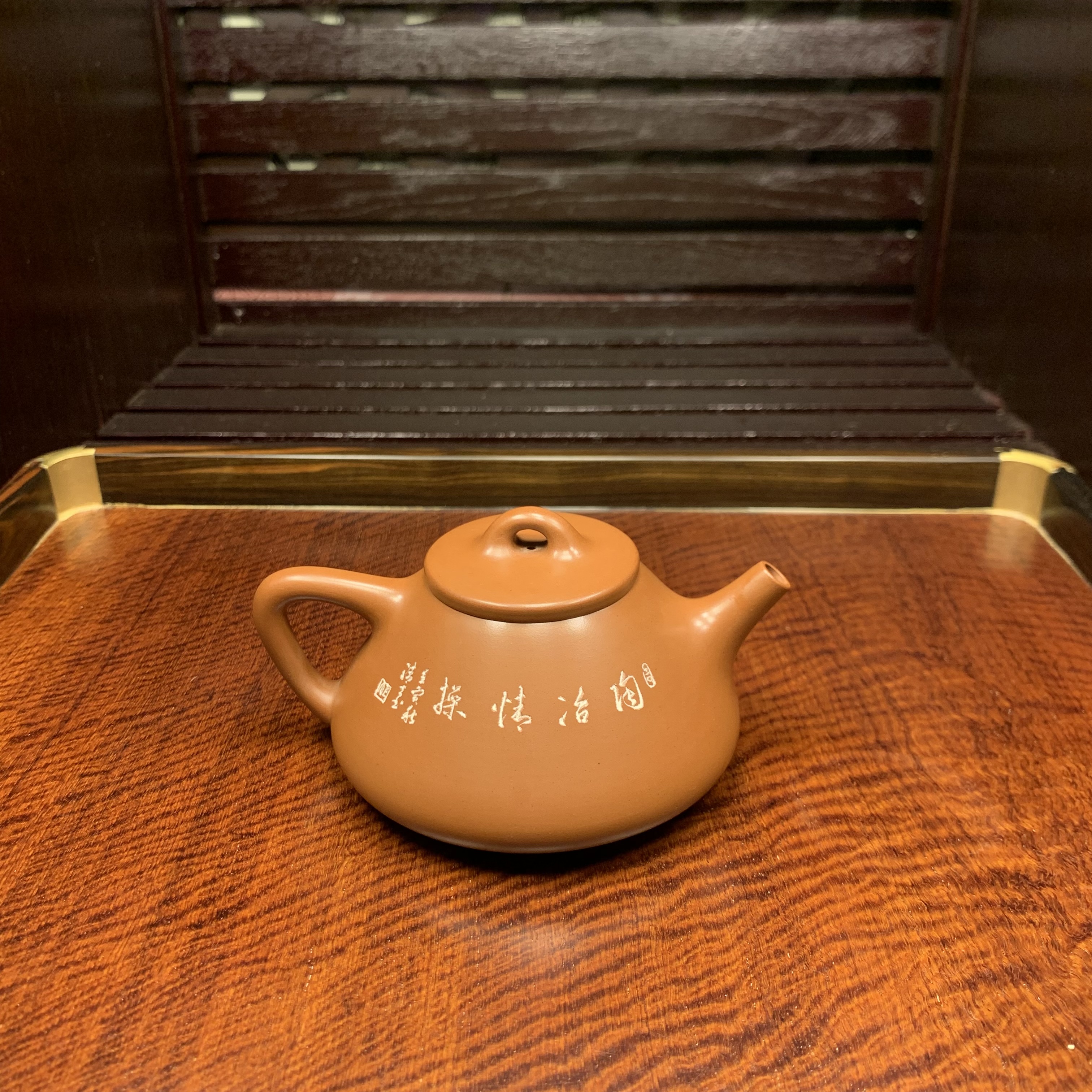 Ấm trà thạch biều, hoàn toàn thủ công, gốm thô nguyên Bản, nê hưng khâm châu, hoạ tiết khắc chi tiết