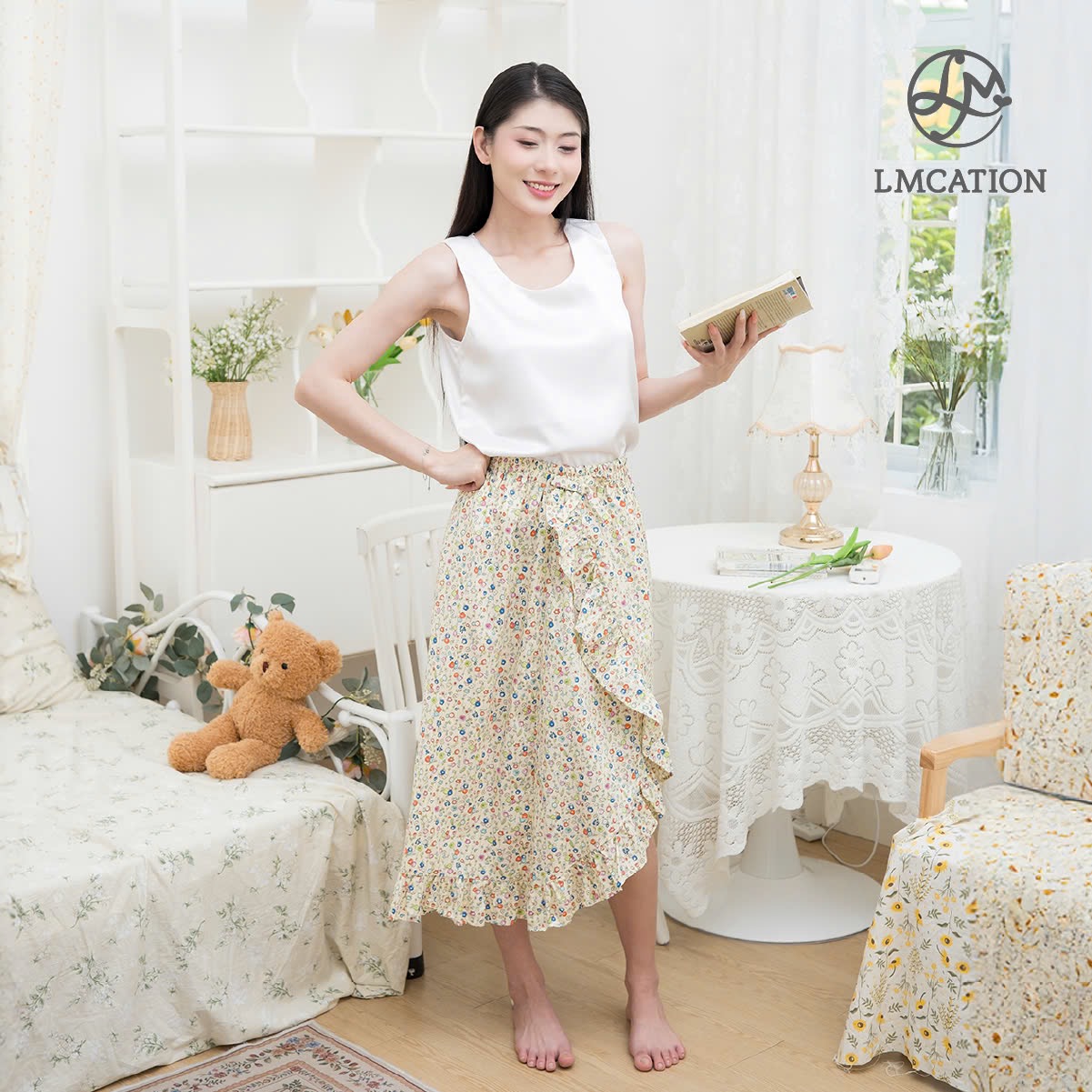 Đồ mặc nhà LMcation - Áo cổ tròn Mary Trắng kem &amp; Chân váy bèo hoa nhí LMcation Camila