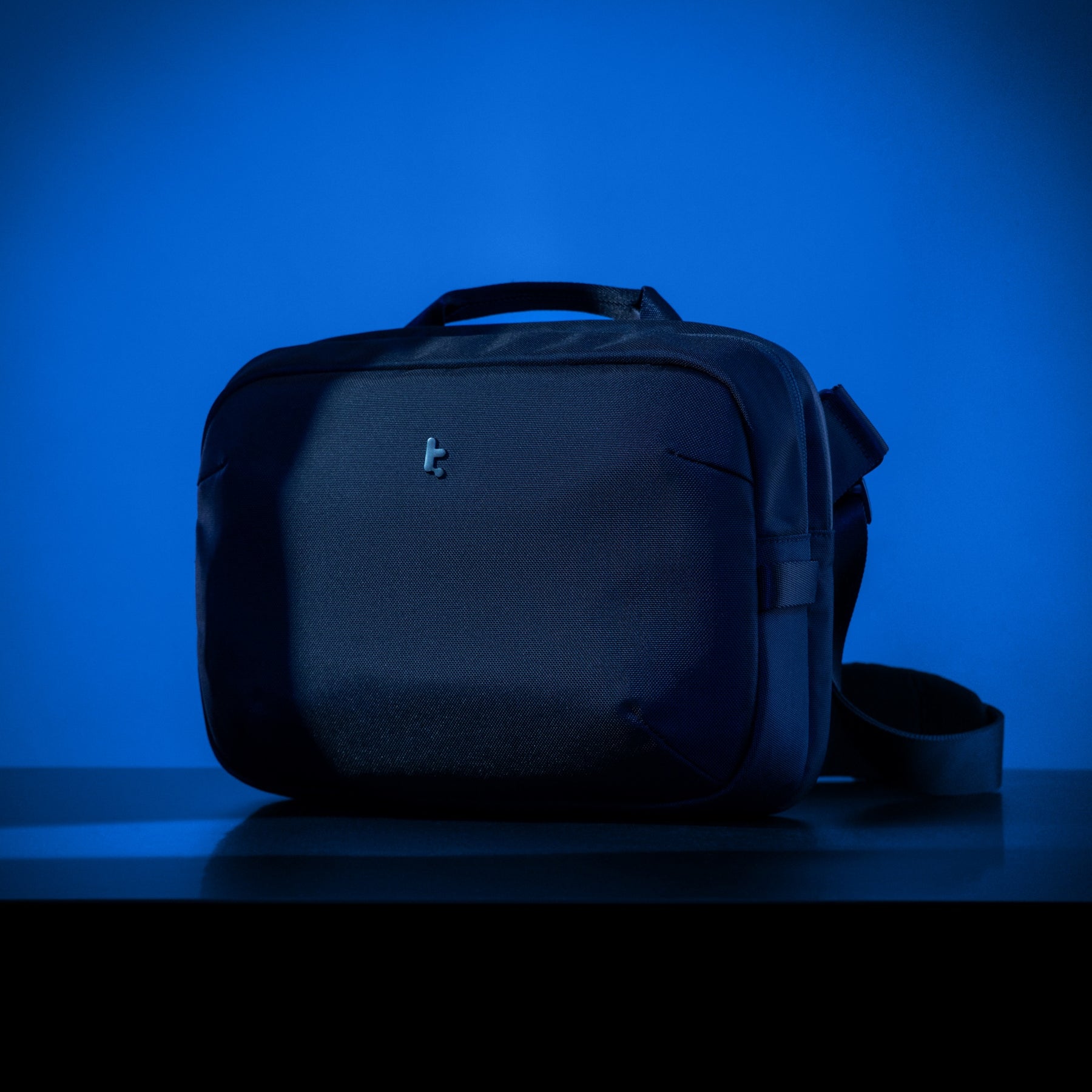 Túi đeo chéo Tomtoc Urbanex-B11 Shoulder Bag 11 inch Black – B11A1D1 - Hàng Chính Hãng