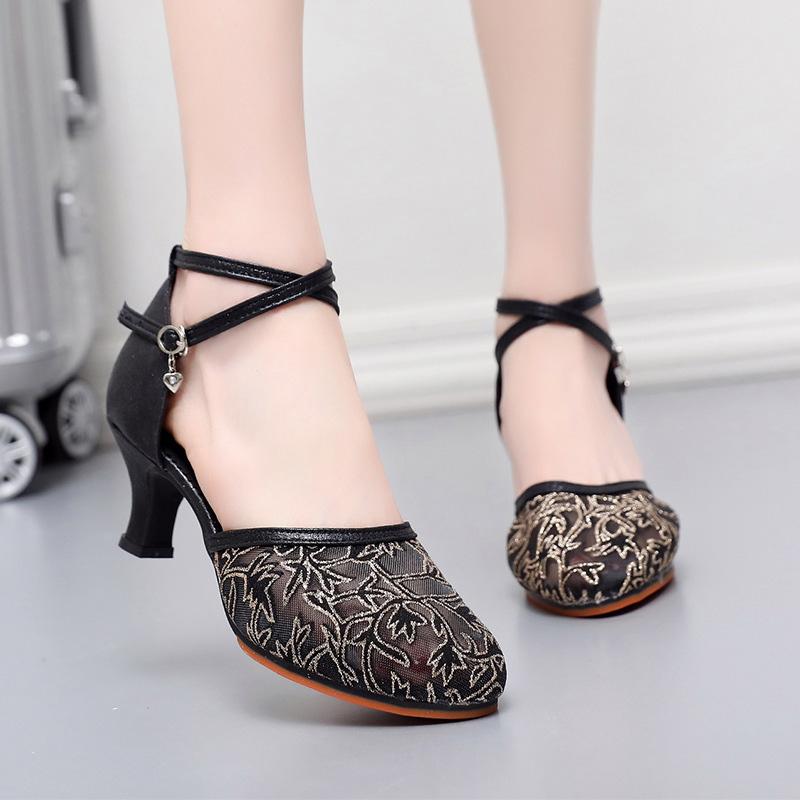 Phụ nữ giày cao cấp cao cấp Giày khiêu vũ Latin Giày khiêu vũ Phụ nữ Tango Salsa Tap Giày nhảy Latin cho Ladies Black Latin Color: out Flower Black Shoe Size: 39