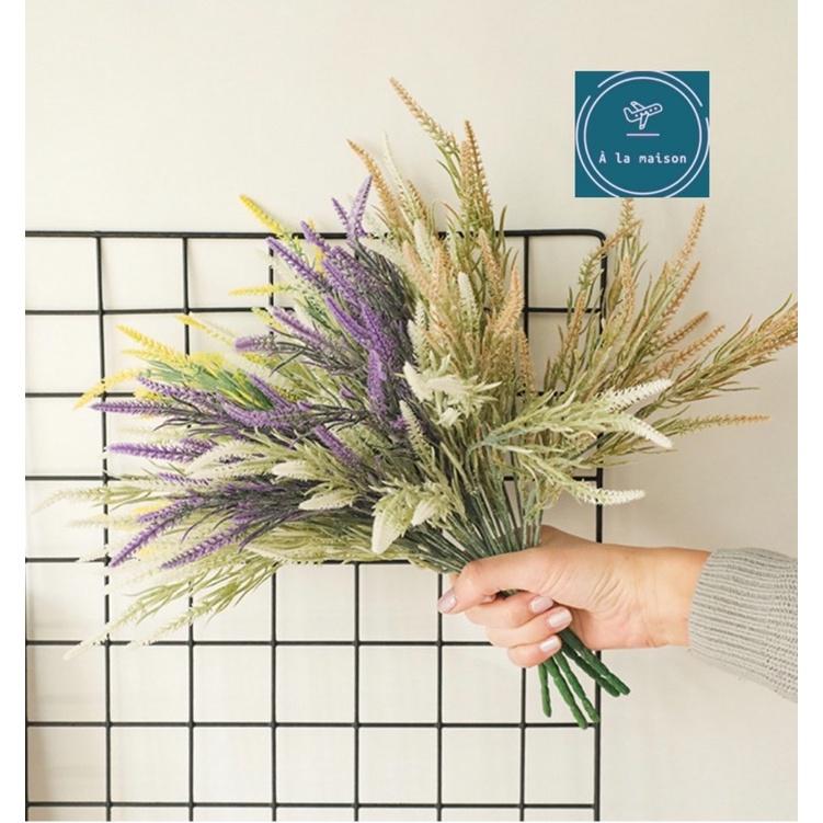 Cụm hoa lavender nhiều nhánh thanh mảnh cao 38cm dùng trong thiết kế trang trí nhà cửa, hoa cưới, hoa cô dâu