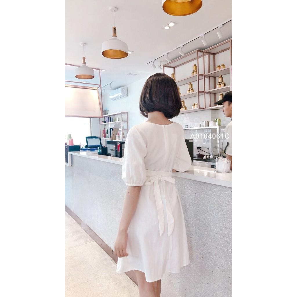 Đầm trắng cổ vuông viền bèo!